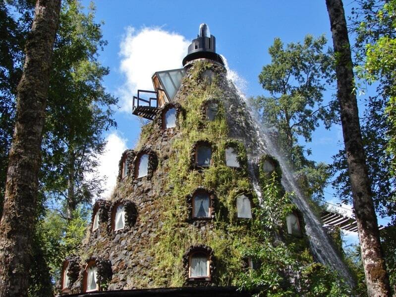 Волшебная гора: удивительный отель-водопад в Чили  