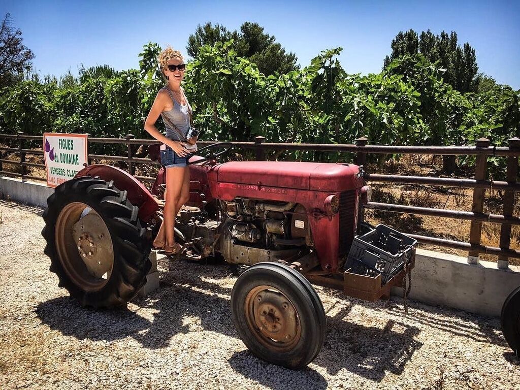Молодая мама Инна Цимбалюк поделилась красочными снимками с отдыха во Франции