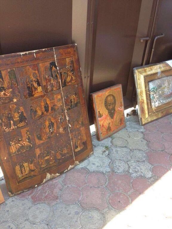 В стиле Пшонки: ГПУ обнаружила у чиновника харьковской мэрии иконы, кубки и картины: фотофакт 