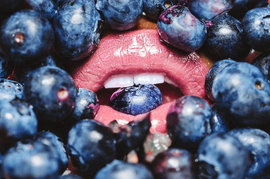 Фотограф показал красоту женских губ в чувственном проекте