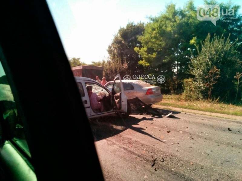 Серьезное ДТП под Одессой: Opel врезался в пассажирский автобус