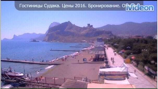 "Кишат" российскими туристами: в сети показали курортные города Крыма в разгар сезона. Фотофакт