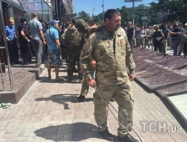 Біля Будинку профспілок у Києві побилися через демонтаж