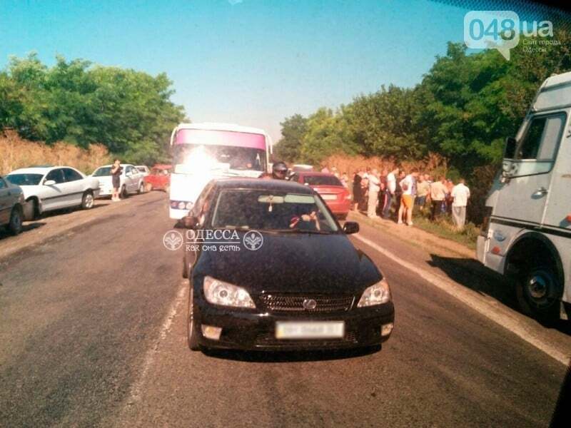 Серьезное ДТП под Одессой: Opel врезался в пассажирский автобус