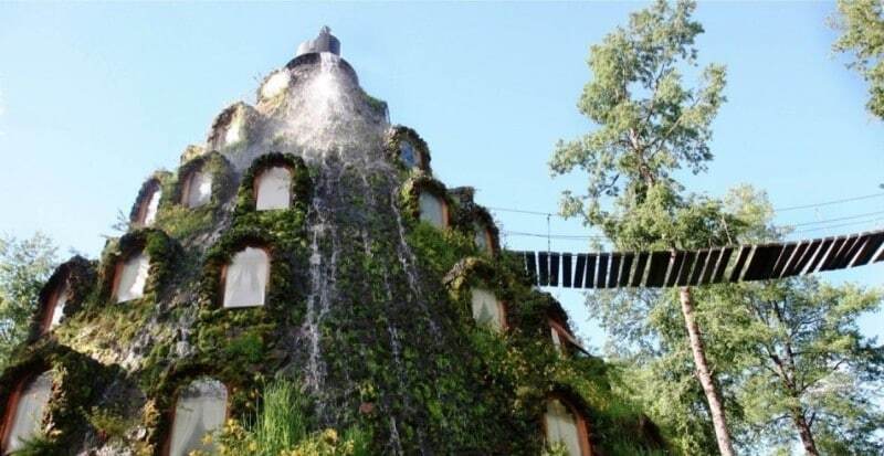 Волшебная гора: удивительный отель-водопад в Чили  