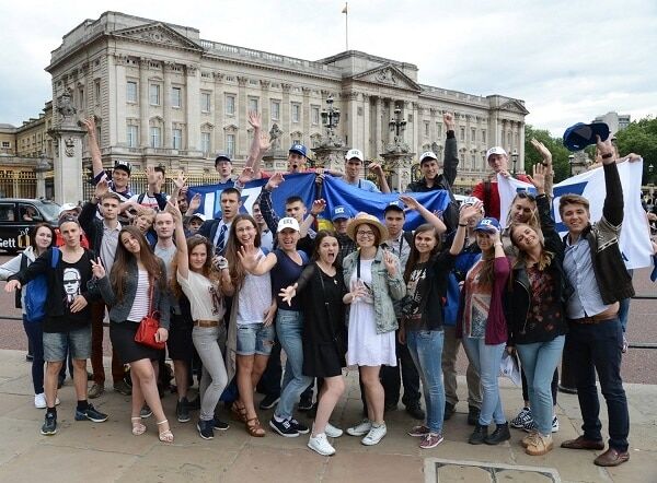 Сотня лучших молодых авиаторов Украины посетила престижный авиафорум Фарнборо в Лондоне