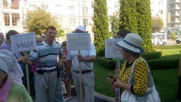 Завозили автобусами: в Кропивницком сотни людей выступили против переименования