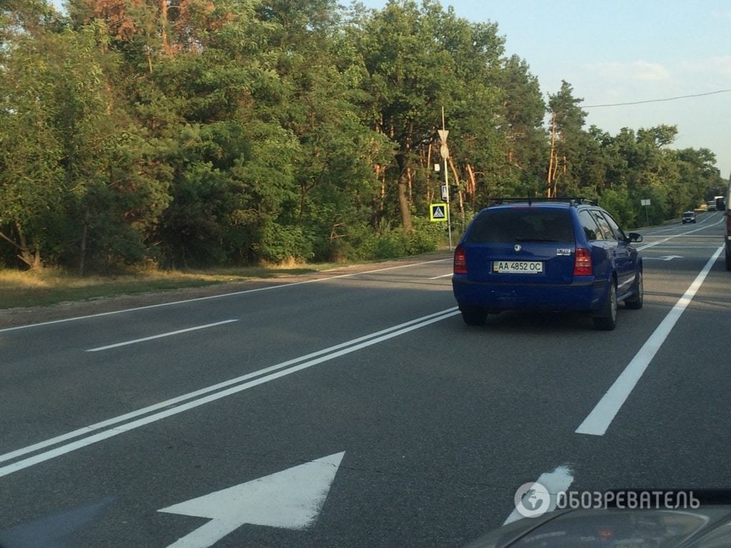 В Киеве водитель Daewoo Lanos устроил ДТП на Старообуховской трассе: фотофакт