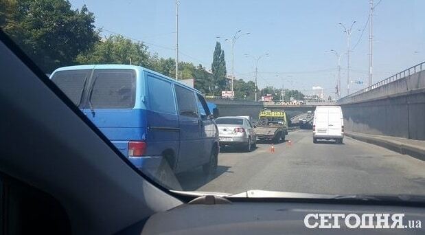 В Киеве из-за ДТП образовалась 2-километровая пробка