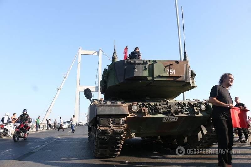 Спроба військового перевороту в Туреччині: всі подробиці, фото і відео
