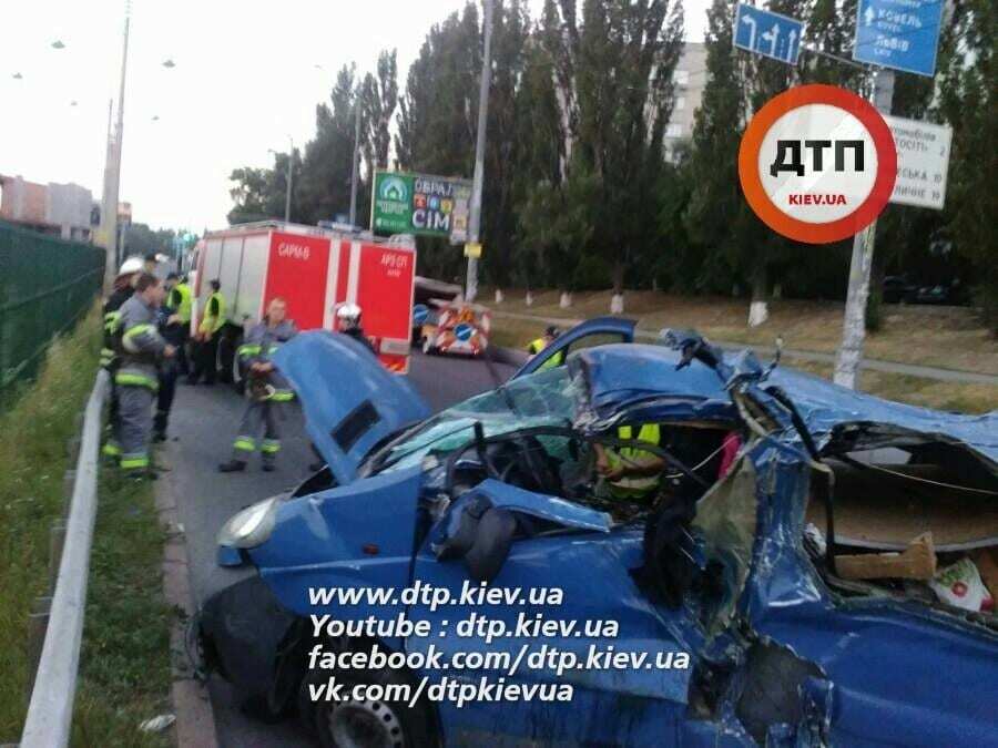 Нічна ДТП у Києві: загинула жінка-водій