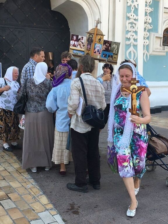 Крестный ход УПЦ МП: участники спели "Боже, царя храни!" в центре Киева