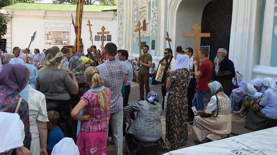 Крестный ход УПЦ МП: участники спели "Боже, царя храни!" в центре Киева. Опубликованы фото, видео