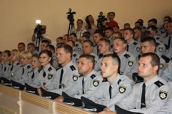 Агенты и инспекторы: в Харькове выпустили первых киберполицейских. Опубликованы фото