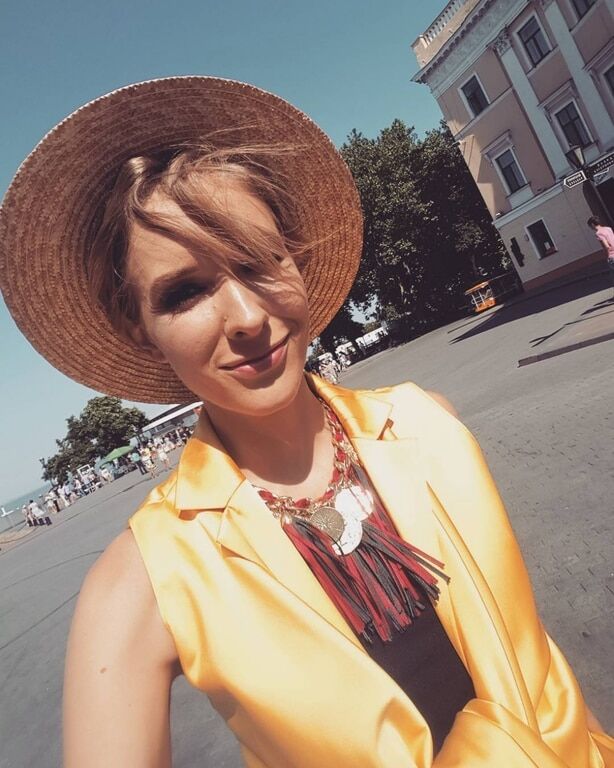 Катя Осадчая похвасталась фигурой в бикини в Одессе: опубликовано фото