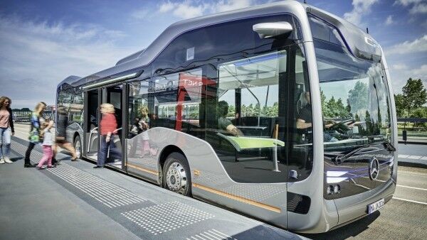 Транспорт будущего: Mercedes представил беспилотный автобус Future Bus. Фото