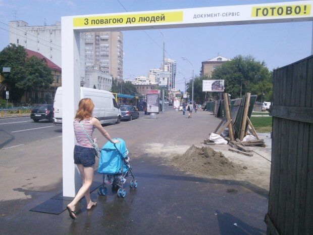 Спасение в жару: в Киеве появилось "дождевое ноу-хау". Опубликованы фото