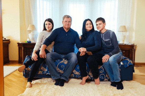 Погуляла: дружина судді, який заборонив Майдан, відзвітувала про відпочинок у Криму