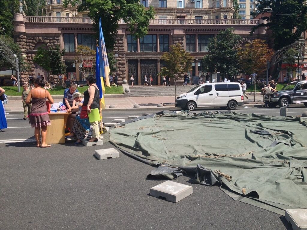 В Киеве активисты "Айдара" перекрыли Крещатик