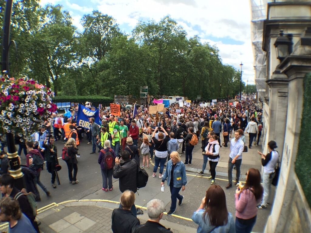 В Лондоне прошла масштабная акция протеста против выхода Британии из ЕС: фотофакт