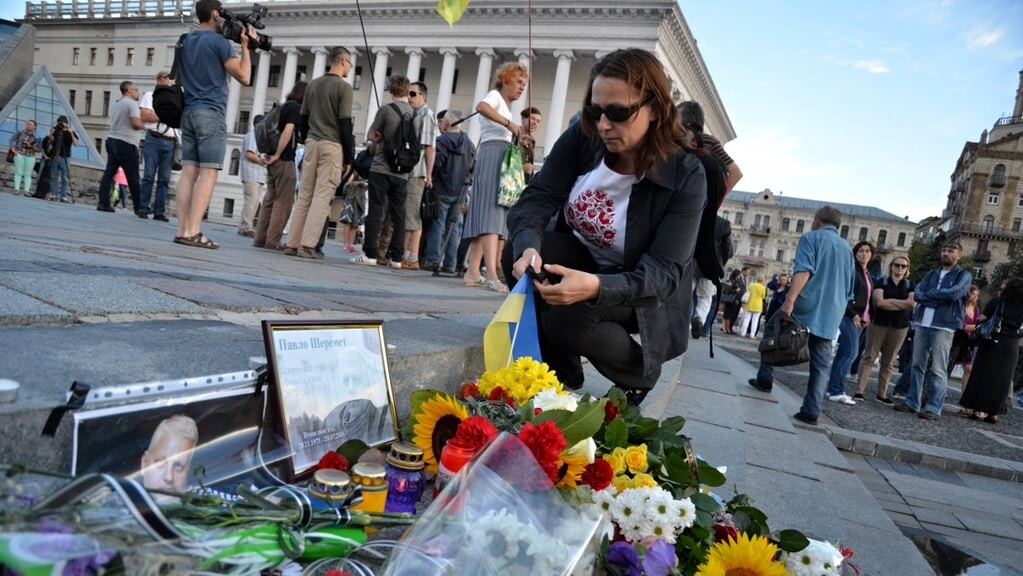 Майдан в цветах и сотни неравнодушных: в Киеве почтили память Шеремета. Опубликованы фото и видео