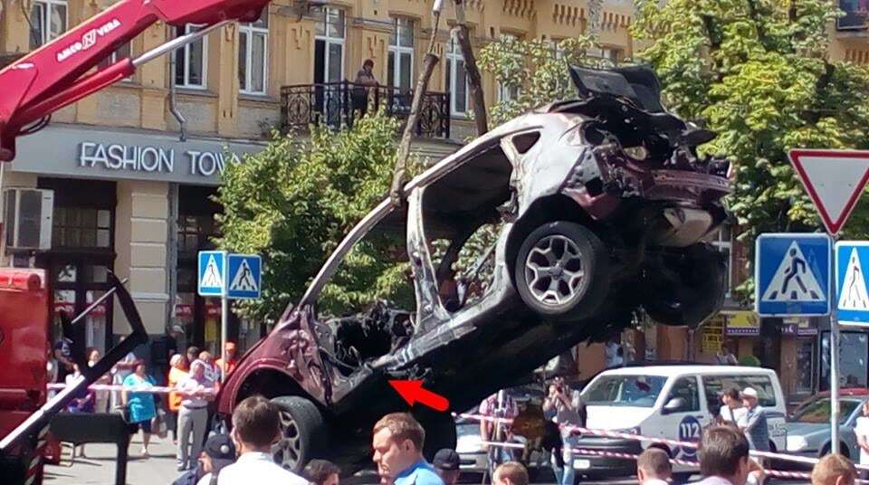 Убийство Шеремета: с места гибели журналиста эвакуировали взорванное авто. Опубликованы фото