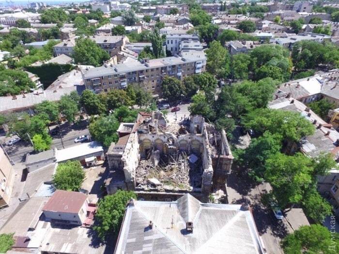 В центре Одессы рухнул "Масонский дом": людей под завалами не оказалось