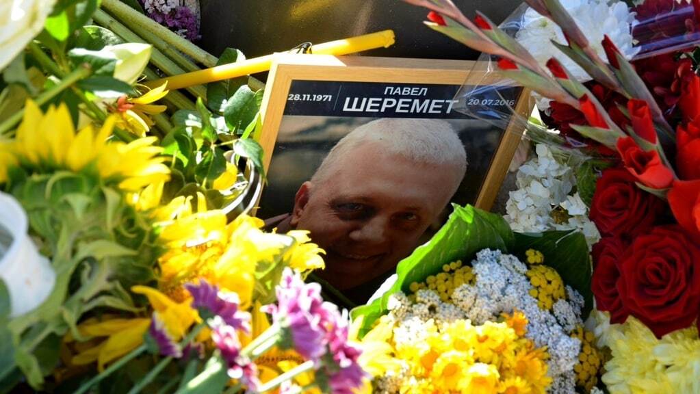 Майдан в цветах и сотни неравнодушных: в Киеве почтили память Шеремета
