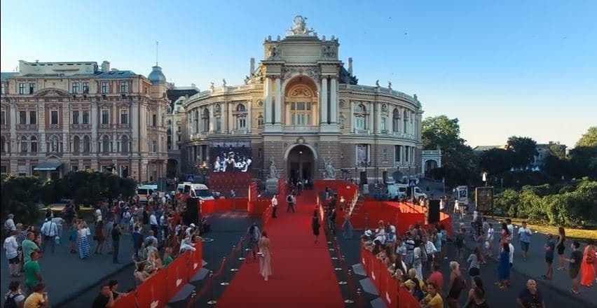Море, Оперный и стадион: Одесса начала видеоатаку в битве городов за "Евровидение-2017"