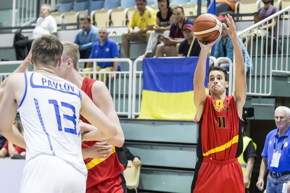 Украина феерично вышла в четвертьфинал молодежного Евробаскета