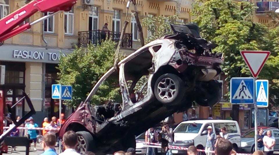 Убийство Шеремета: с места гибели журналиста эвакуировали взорванное авто. Опубликованы фото