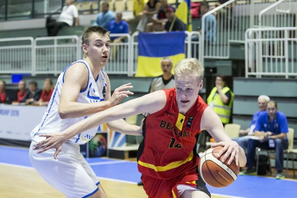 Украина феерично вышла в четвертьфинал молодежного Евробаскета