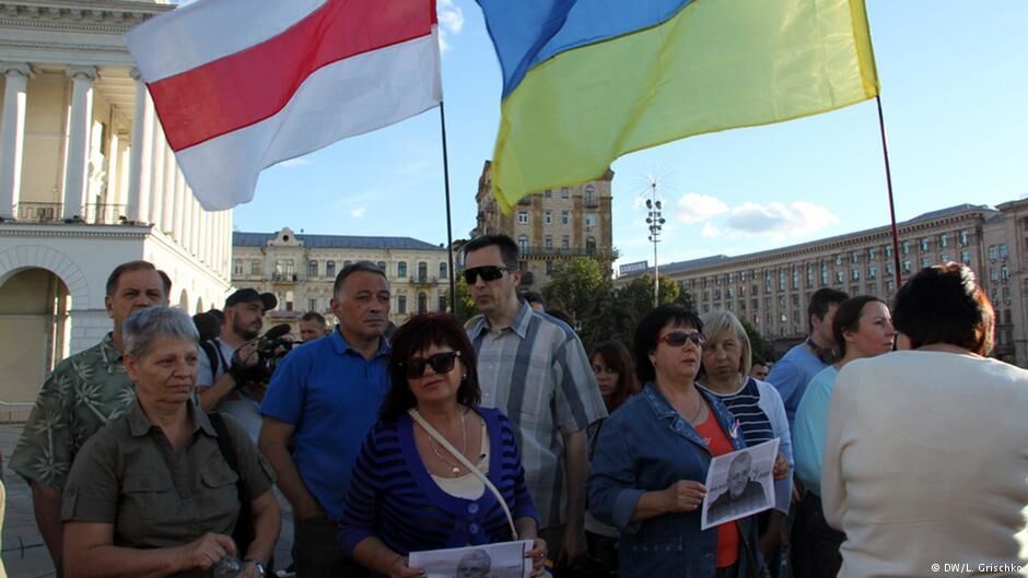 Майдан в цветах и сотни неравнодушных: в Киеве почтили память Шеремета. Опубликованы фото и видео