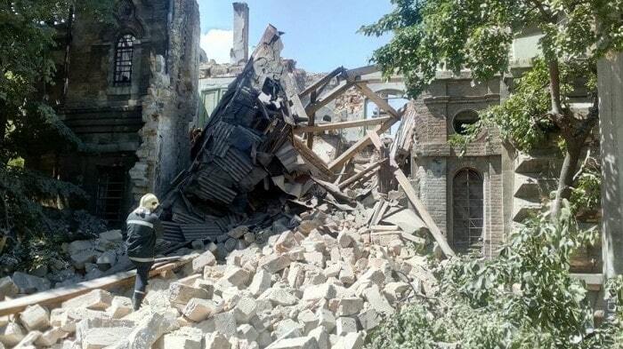 В центре Одессы рухнул "Масонский дом": людей под завалами не оказалось