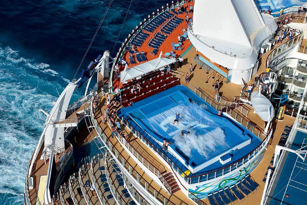 В пять раз больше "Титаника": самые большие круизные корабли мира