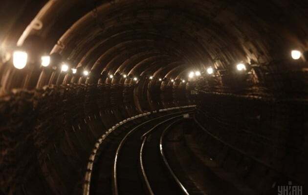 Столичне підземелля: фоторепортаж про нічне життя метро Києва