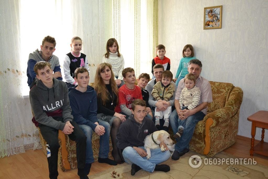 "Судьба словно вела нас друг к другу": семья из Ровно усыновила 11 сирот