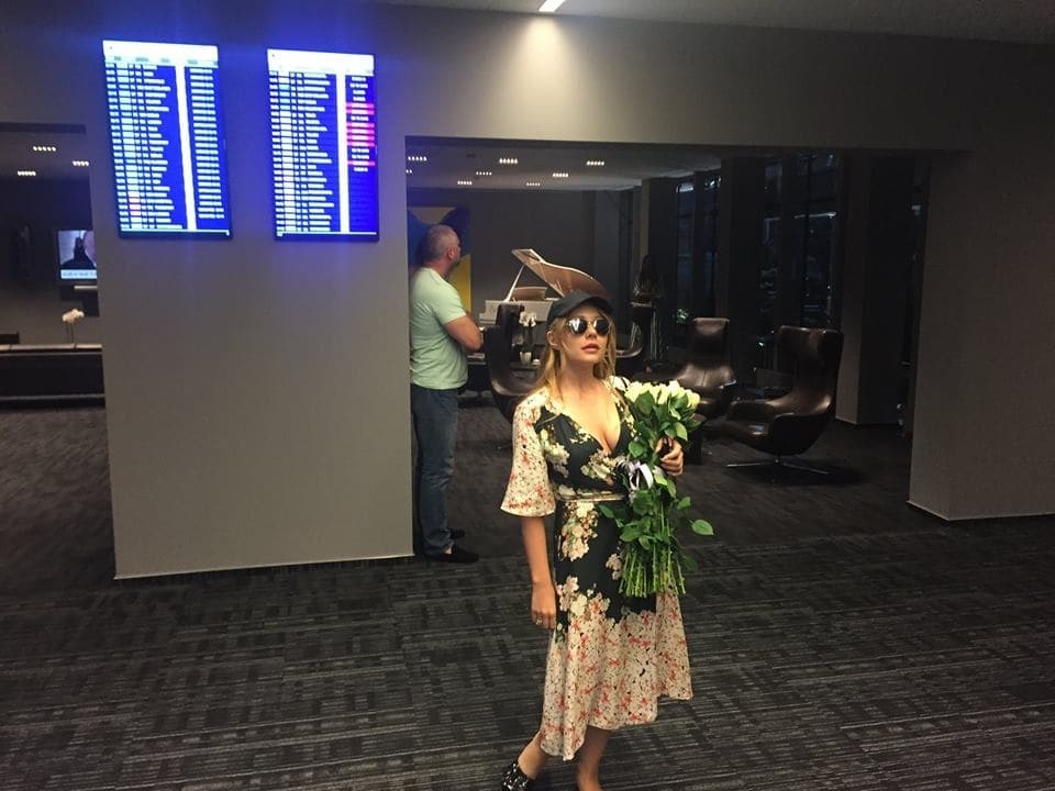 "Рада вернуться домой": Тина Кароль прилетела в Юрмалу