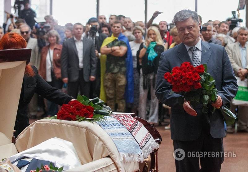 Церемонию прощания также посетил президент Украины Петр Порошенко