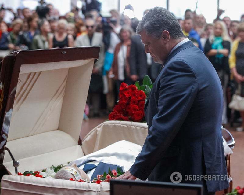 Церемонию прощания также посетил президент Украины Петр Порошенко