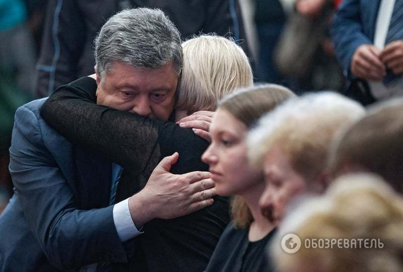 Церемонию прощания также посетил президент Украины Петр Порошенко