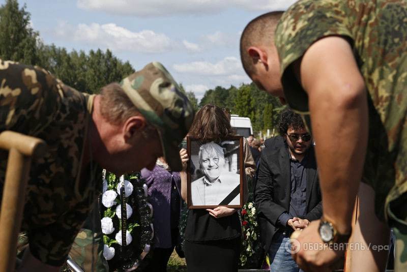 "Потонув у квітах": у Мінську поховали Павла Шеремета