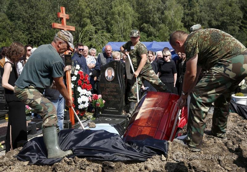 "Посміхайся там нагорі": фоторепортаж із похорону Шеремета