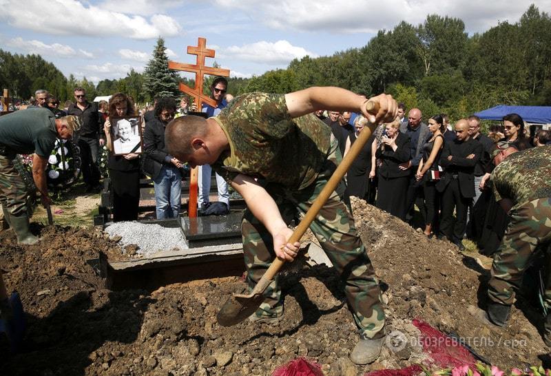 "Посміхайся там нагорі": фоторепортаж із похорону Шеремета