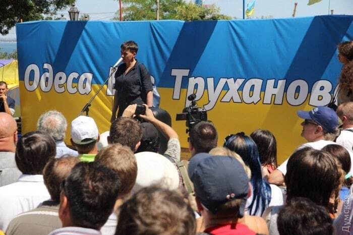 В Одесі Савченко закидали яйцями. Фоторепортаж