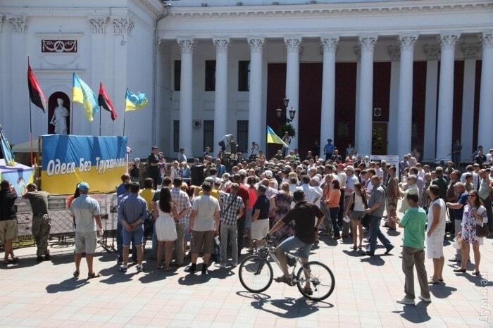В Одесі Савченко закидали яйцями. Фоторепортаж