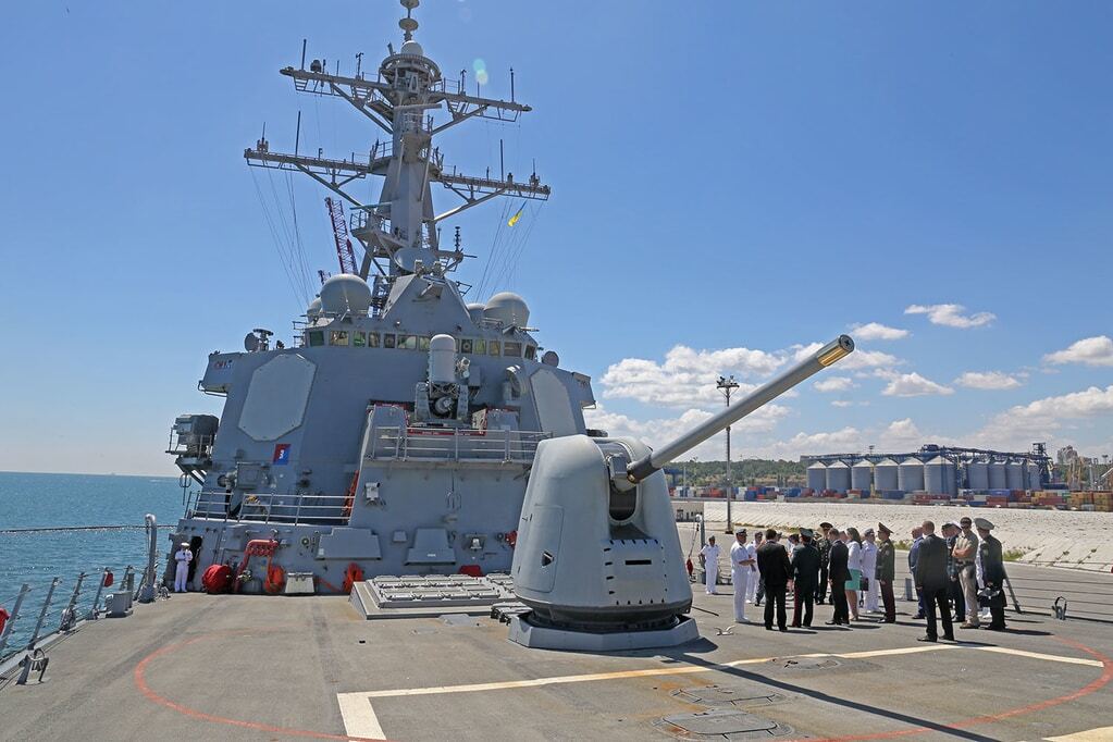 В Україну прибули два бойові кораблі ВМС США