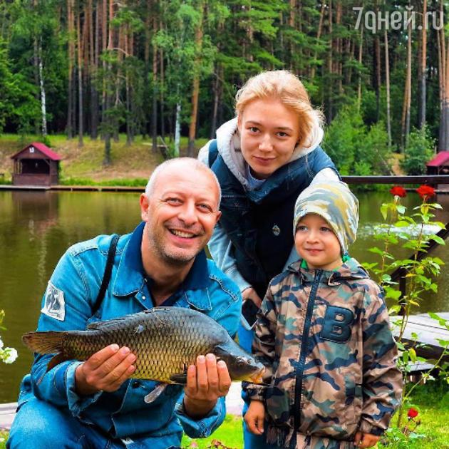 Оксана Акиньшина показала младшего сына Константина