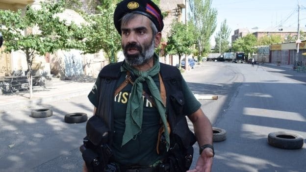 Конфликт не исчерпан: журналисты побывали на месте захвата заложников в Ереване. Фоторепортаж