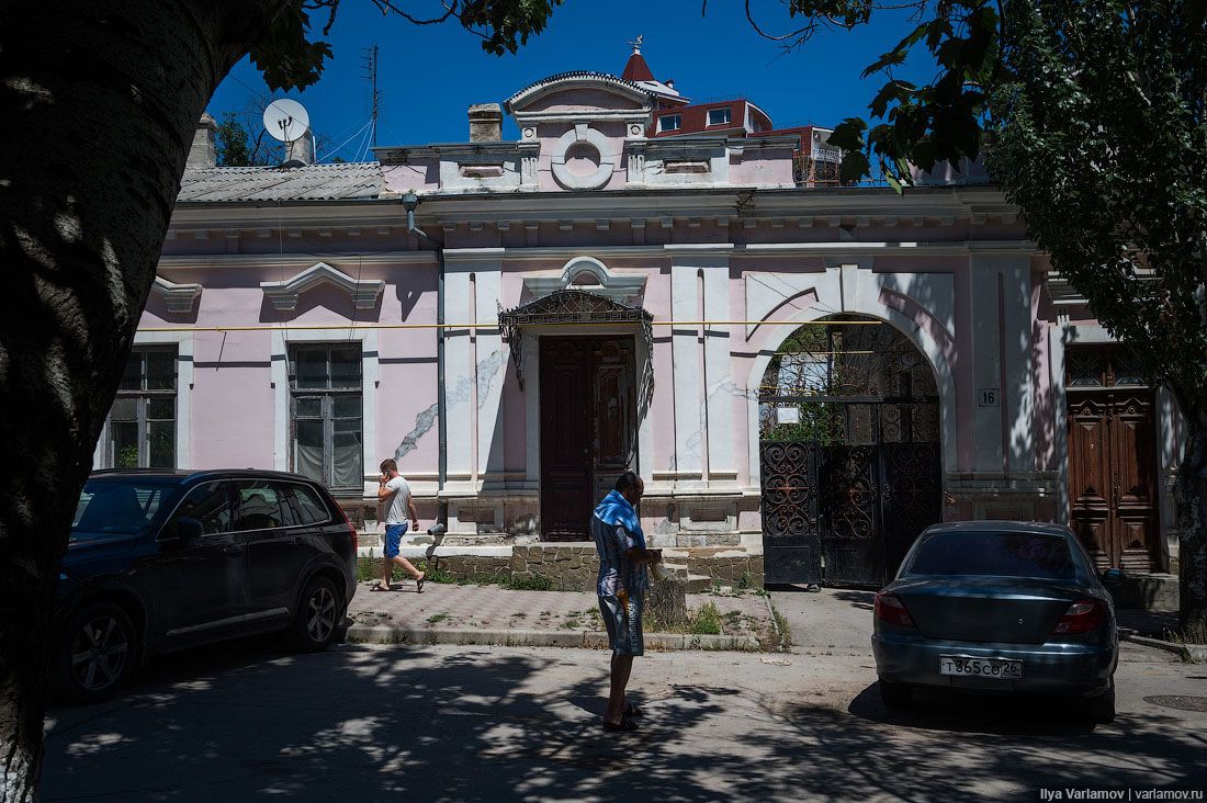 Феодосия, Крым: город, которому очень не повезло